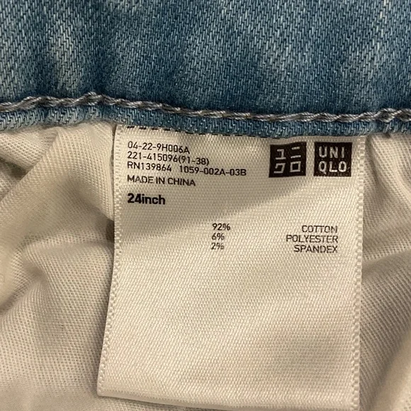 Uniqlo Blue Ankle Cropped Jeans with Distressed Details, Size 24 - Picture 9 of 9